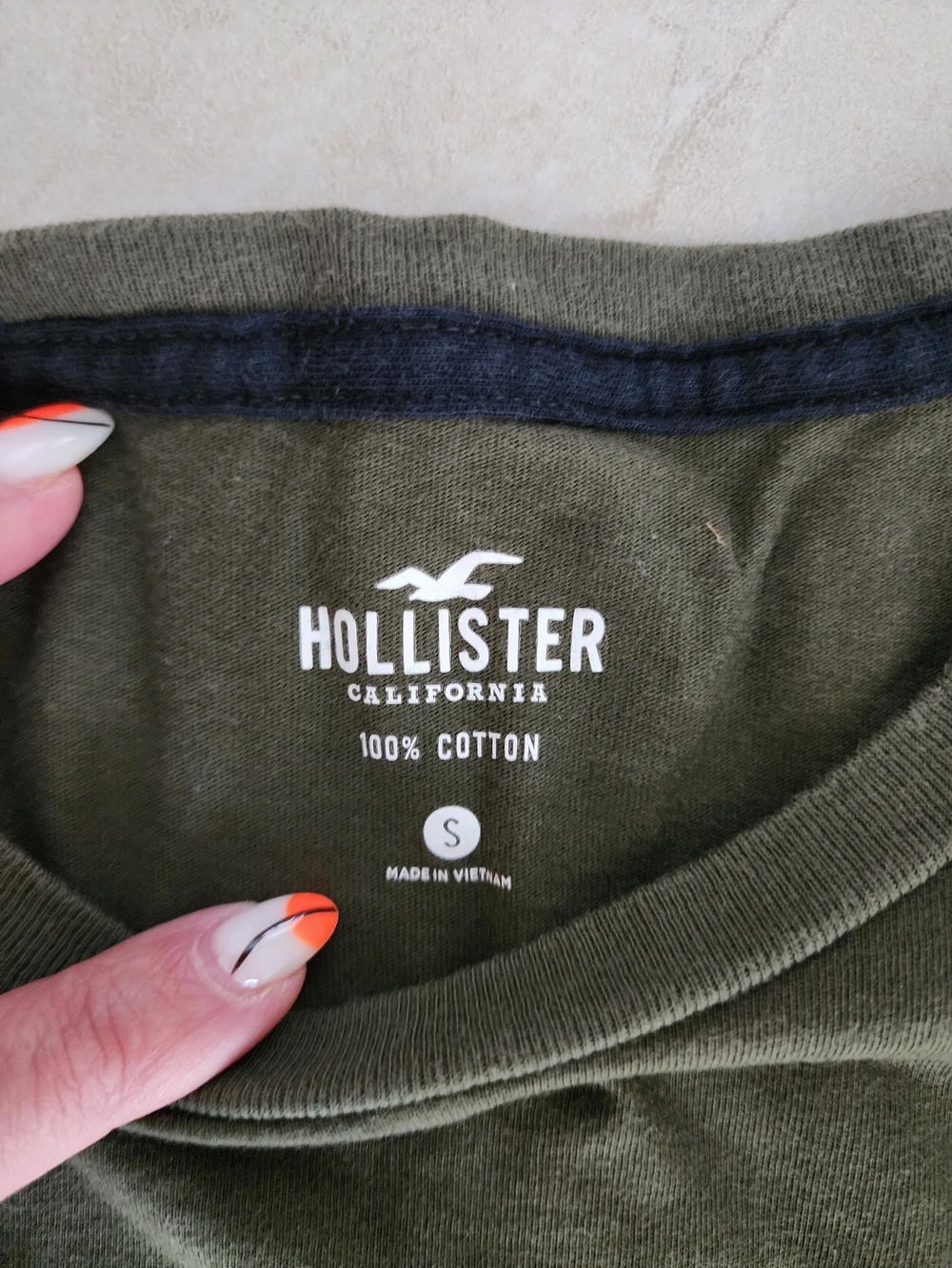 Hollister Olive Short Sleeve Crew Tee - Picture 2 of 2